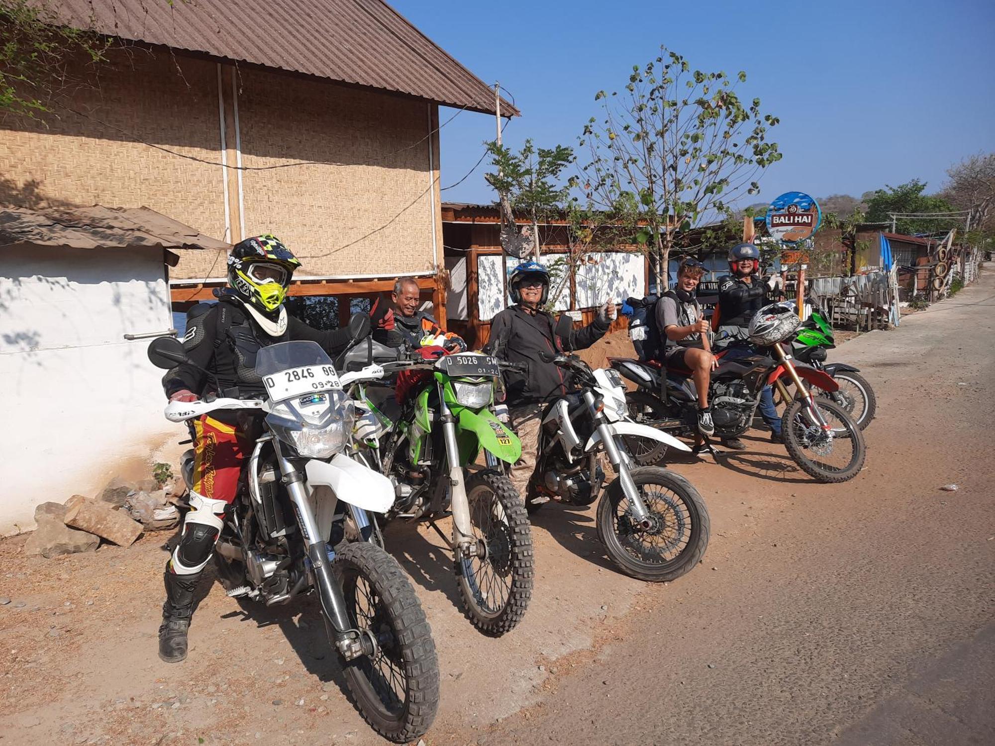 Taliwang Boneputeh Homestay מראה חיצוני תמונה