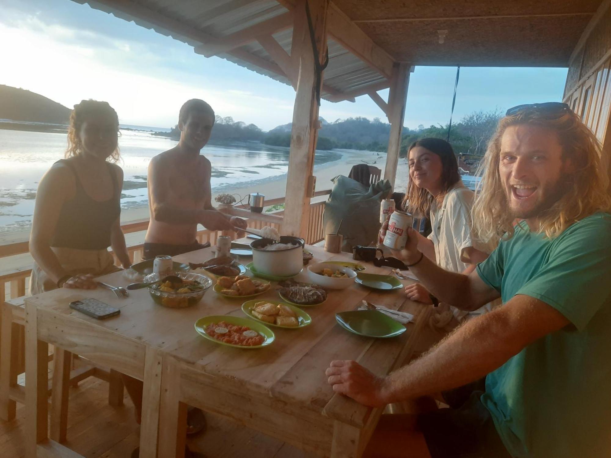 Taliwang Boneputeh Homestay מראה חיצוני תמונה