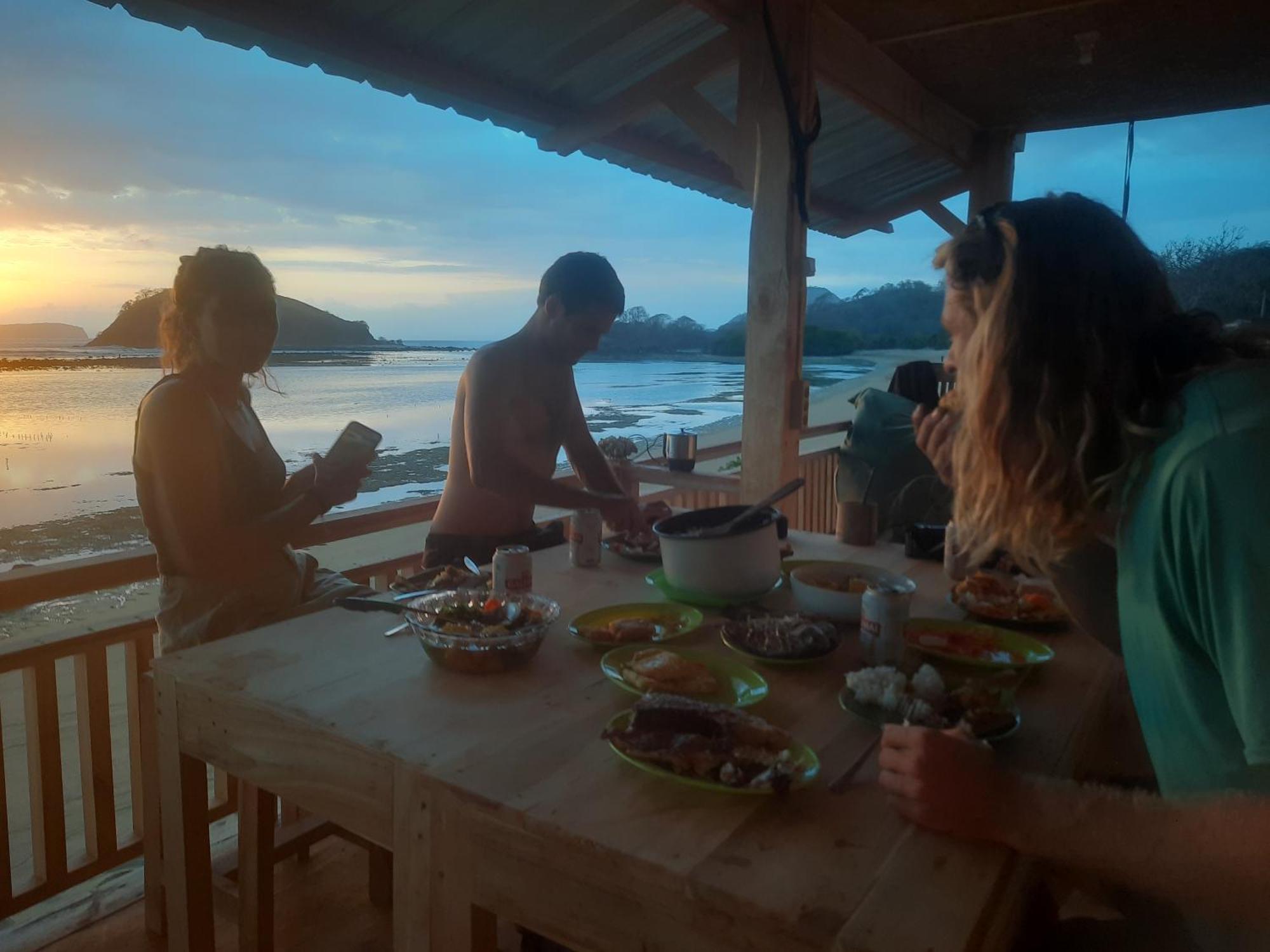 Taliwang Boneputeh Homestay מראה חיצוני תמונה