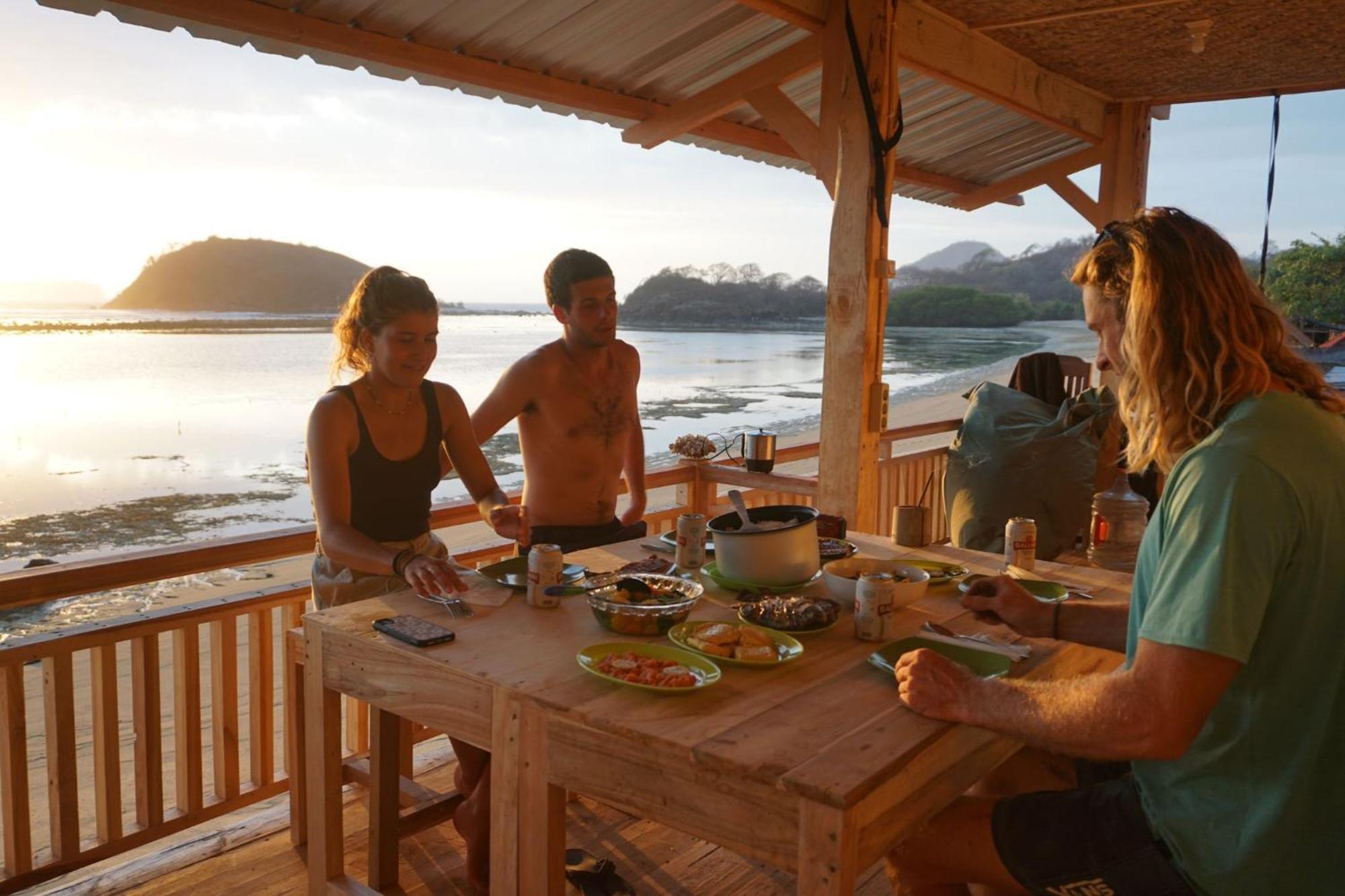 Taliwang Boneputeh Homestay חדר תמונה